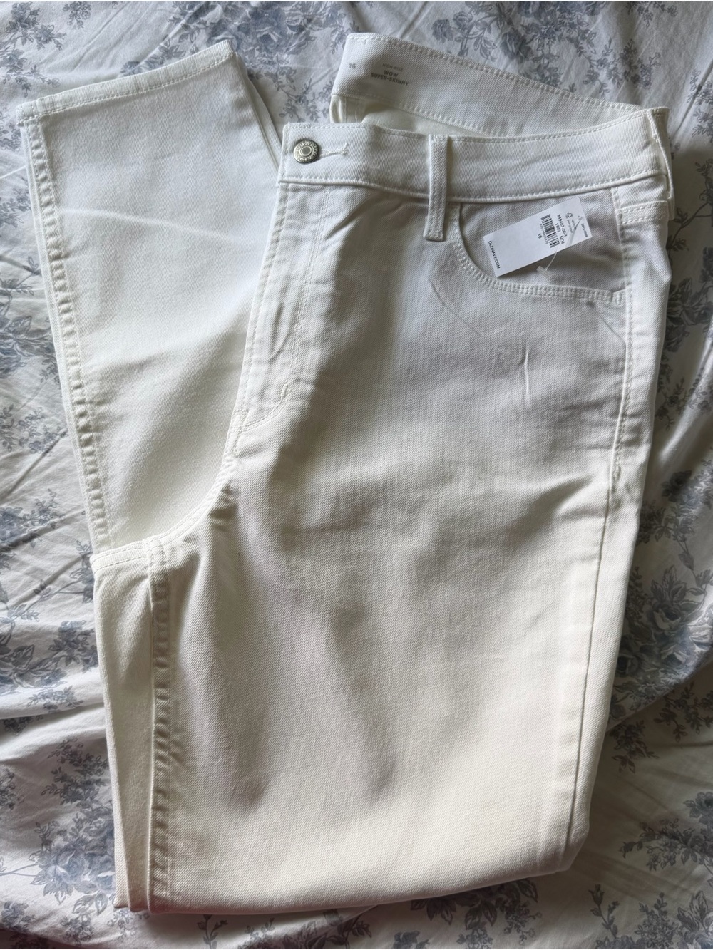 BNWT Old Navy White High-Rise Super Skinny Jeans